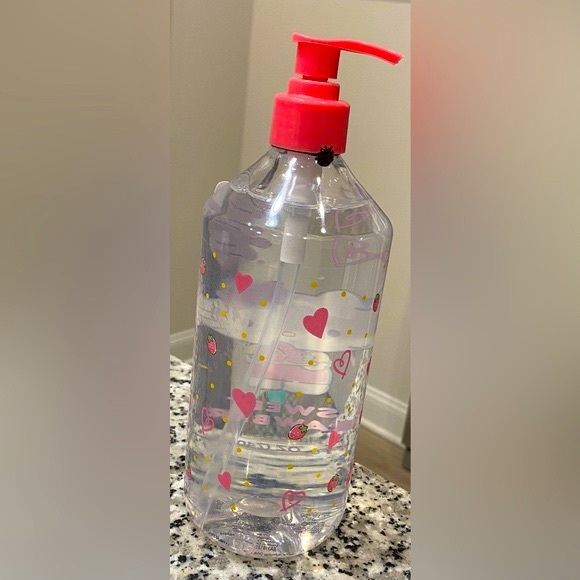 Hello Kitty Hand Soap Dispenser Sweet Strawberry Scented Reusable Large - Picture 2 of 6